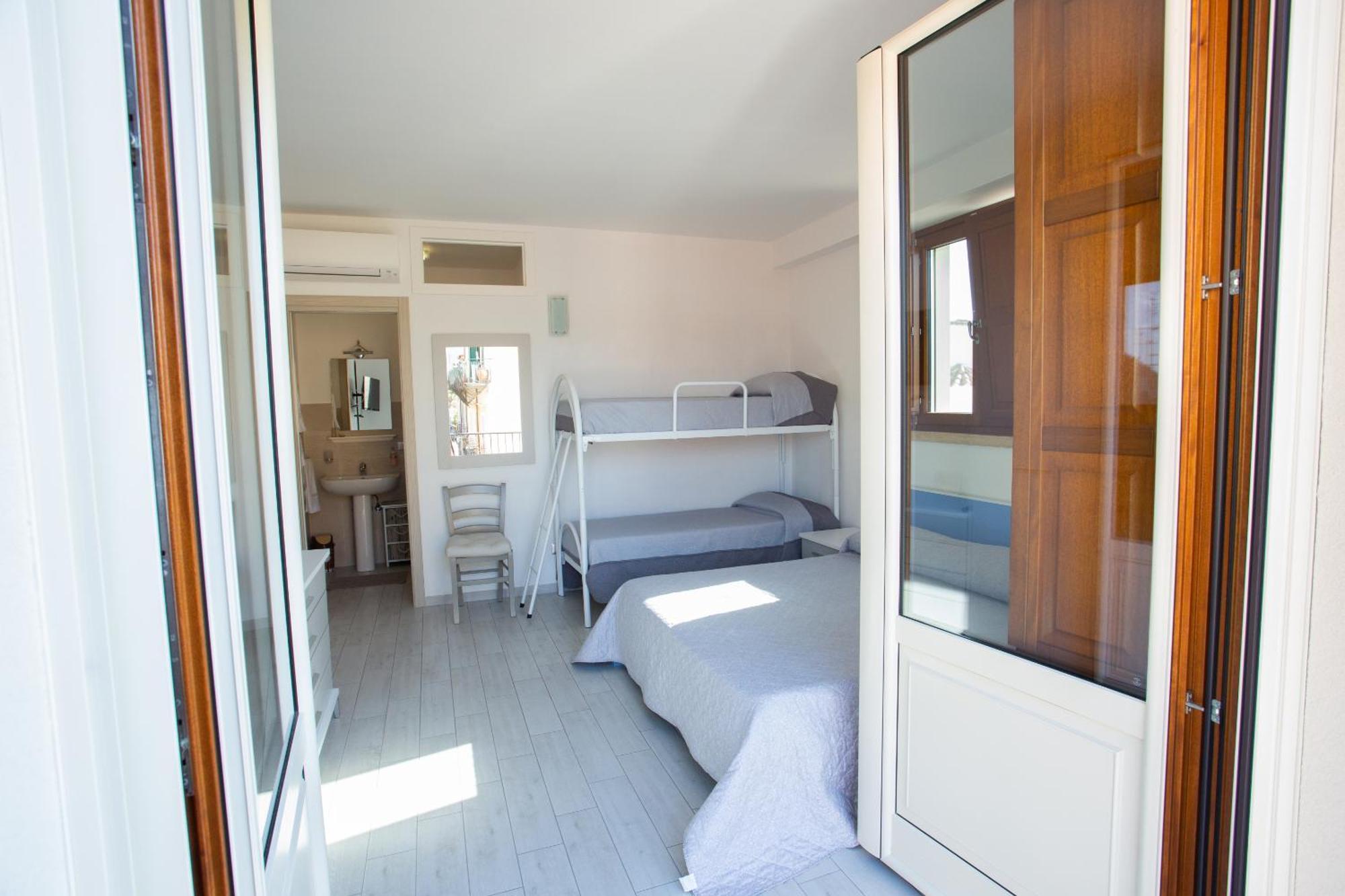 Odissea Residence E Rooms 산타마리아디카스텔라바테 객실 사진